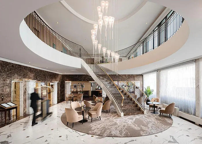 Luxury hotel only: Warwick Geneva