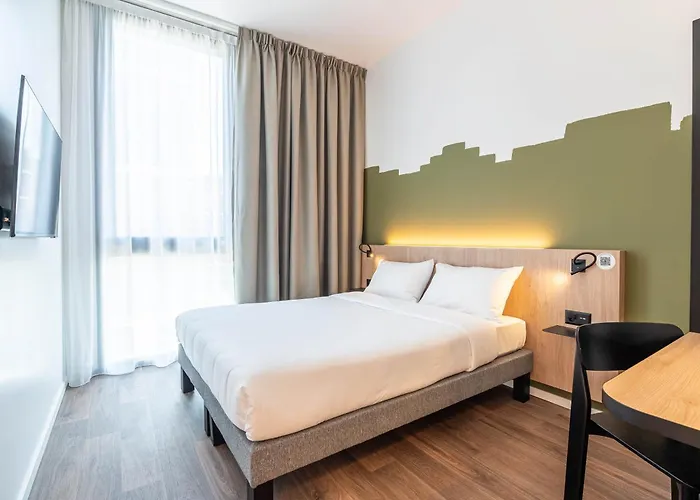Hotel near College: B&B Hotel Geneva Airport